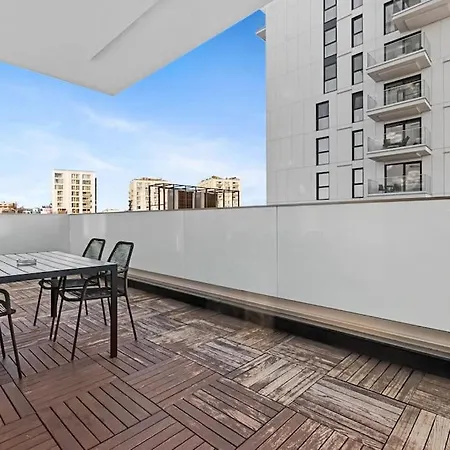 Luxurious Vibe In The Business Center, Views Apartment