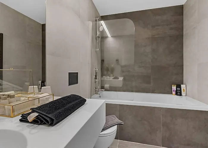 Luxurious Vibe In The Business Center, Views Apartament