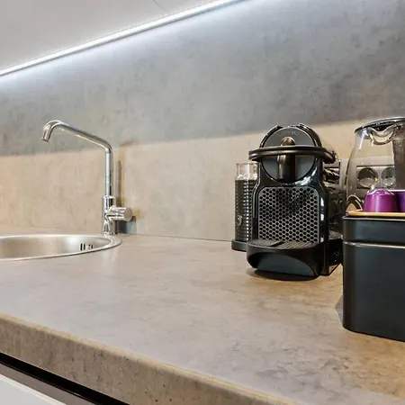 Luxurious Vibe In The Business Center, Views *